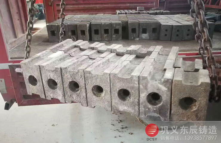 东辰铸造厂细碎机高铬合金锤头发货